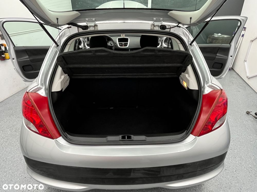 Peugeot 207 - 31
