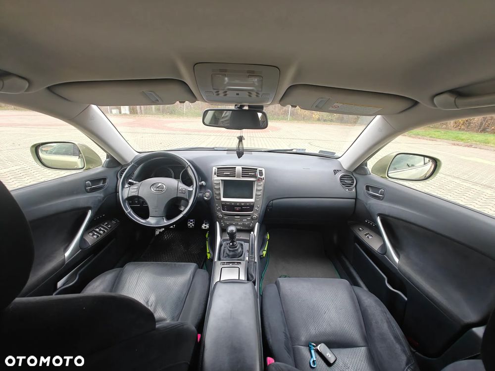 Lexus IS 220d - 9
