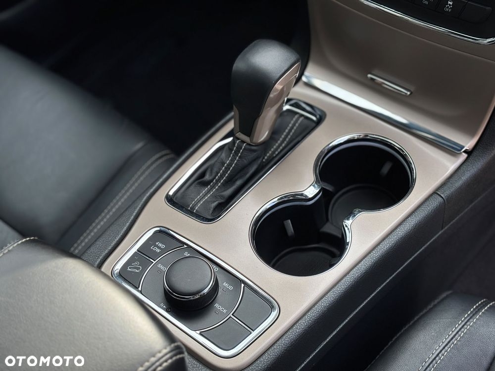 Jeep Grand Cherokee - 37