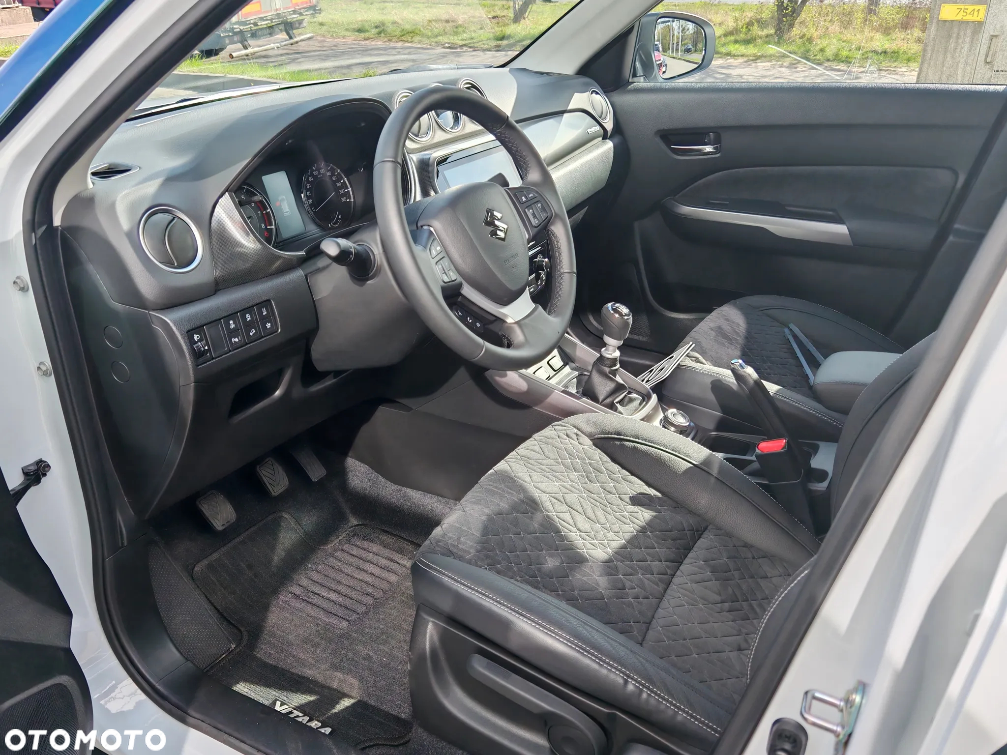 Suzuki Vitara 1.5 DualJet Hybrid Elegance Sun 4WD AGS - 19
