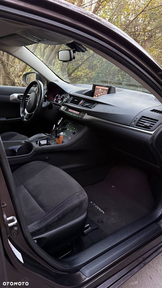 Lexus CT - 12