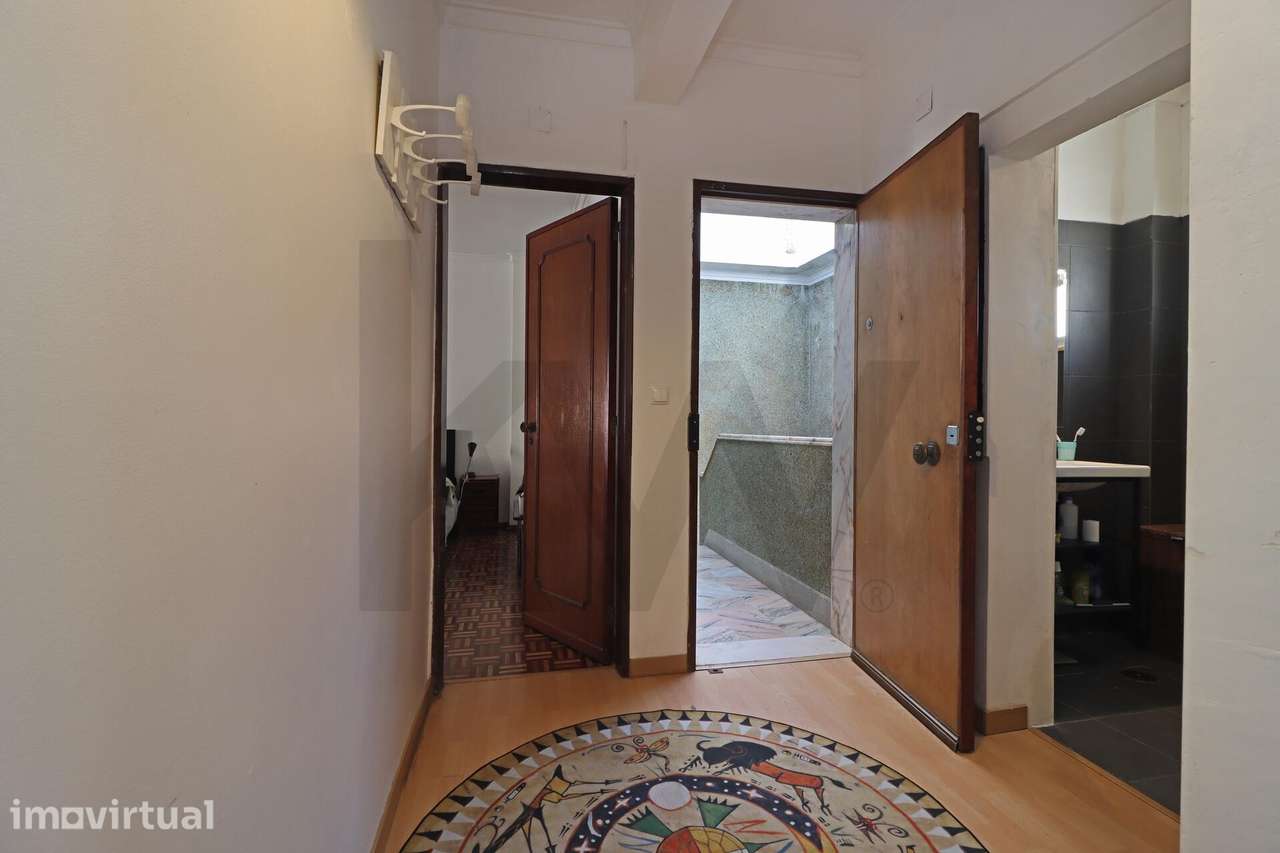 VENDE-SE T2 com Terraço e Sotão de USO EXCLUSIVO junto à Estação de Qu - Grande imagem: 4/42