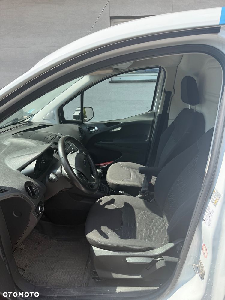 Ford Transit Courier - 16