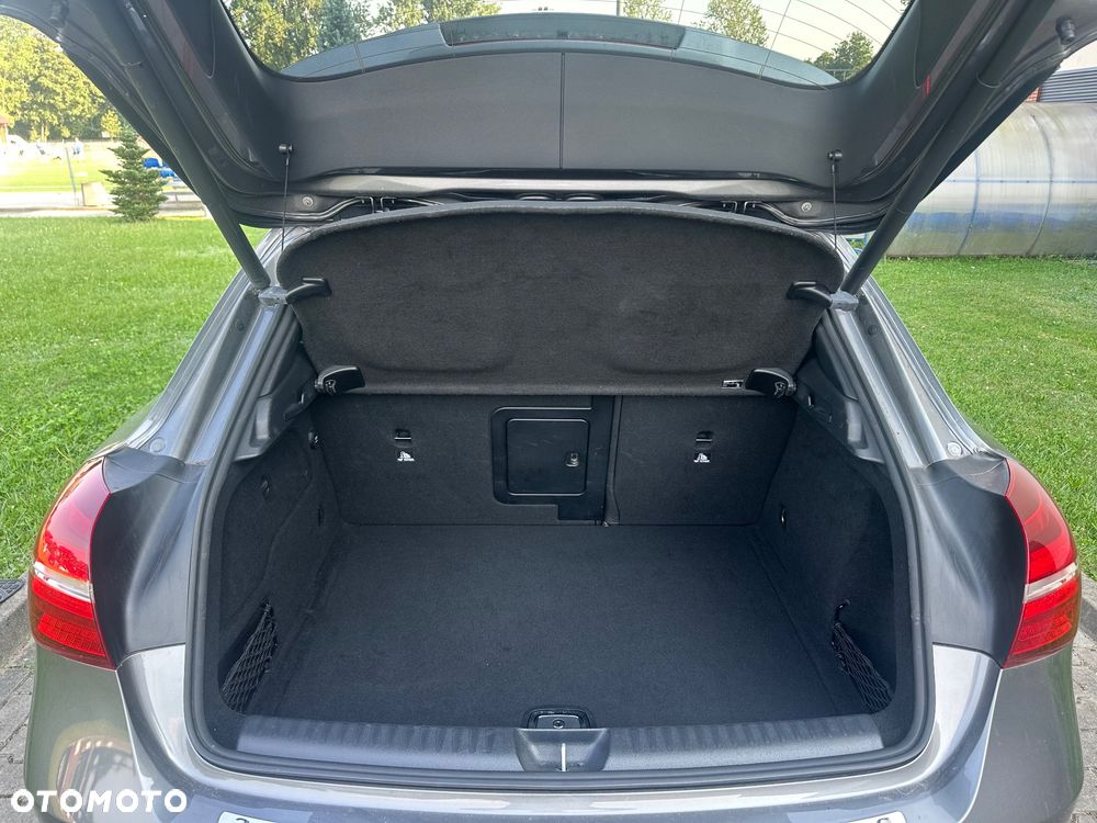 Mercedes-Benz GLA 200 7G-DCT Style - 15