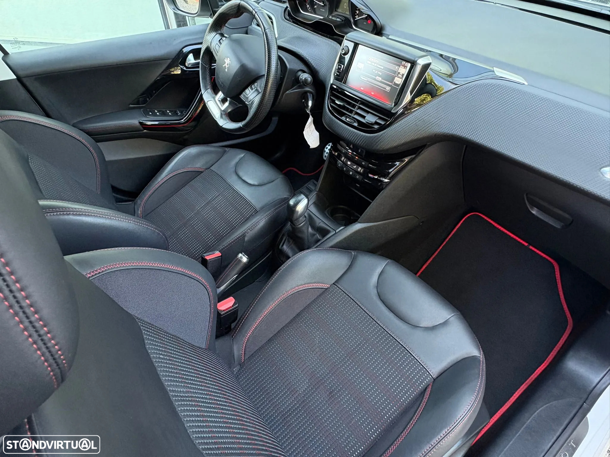 Peugeot 208 1.2 PureTech GT Line - 3