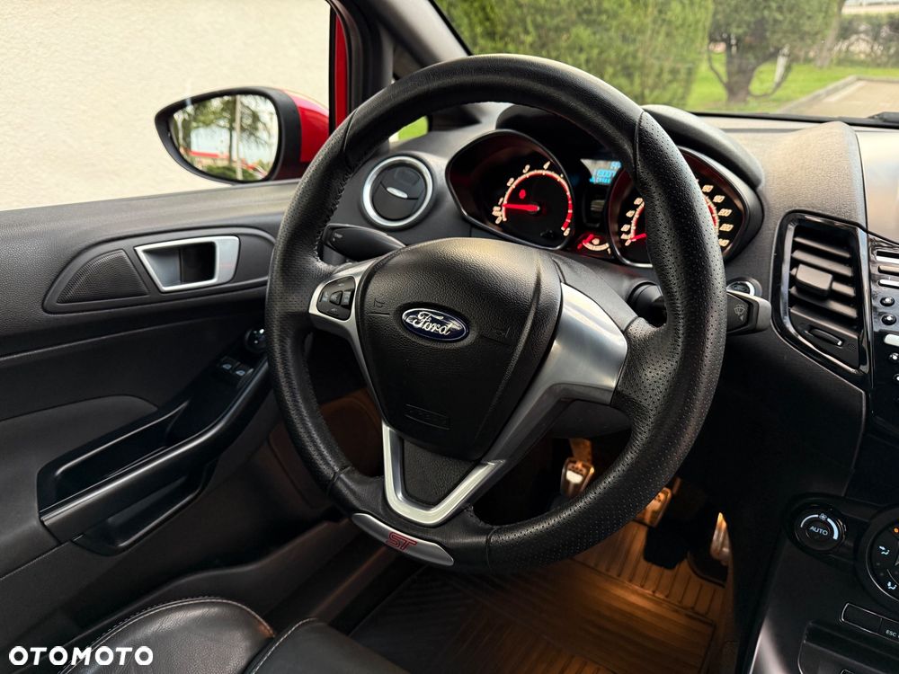 Ford Fiesta ST - 38