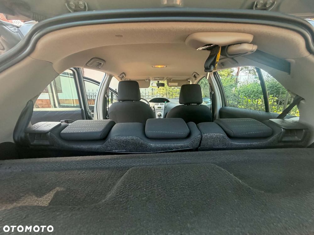 Toyota Yaris 1.3 Luna Premium - 22