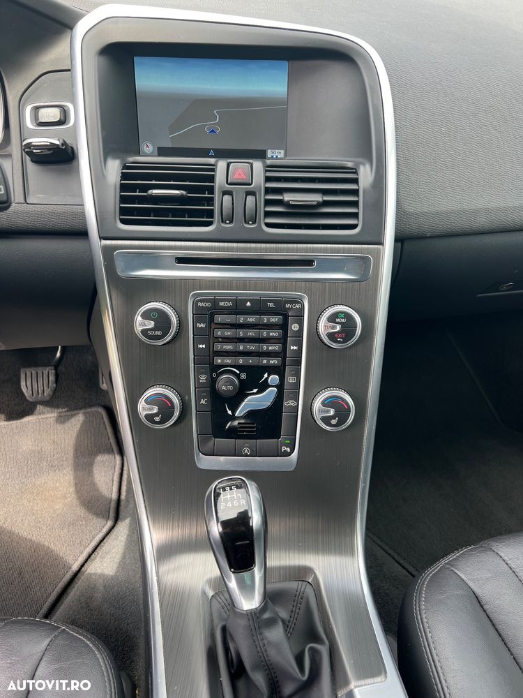 Volvo XC 60 D4 Momentum - 7