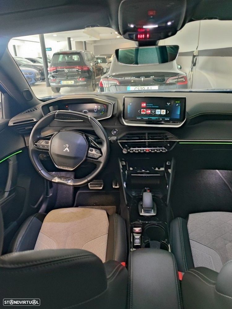 Peugeot e-2008 50 kWh GT - 11