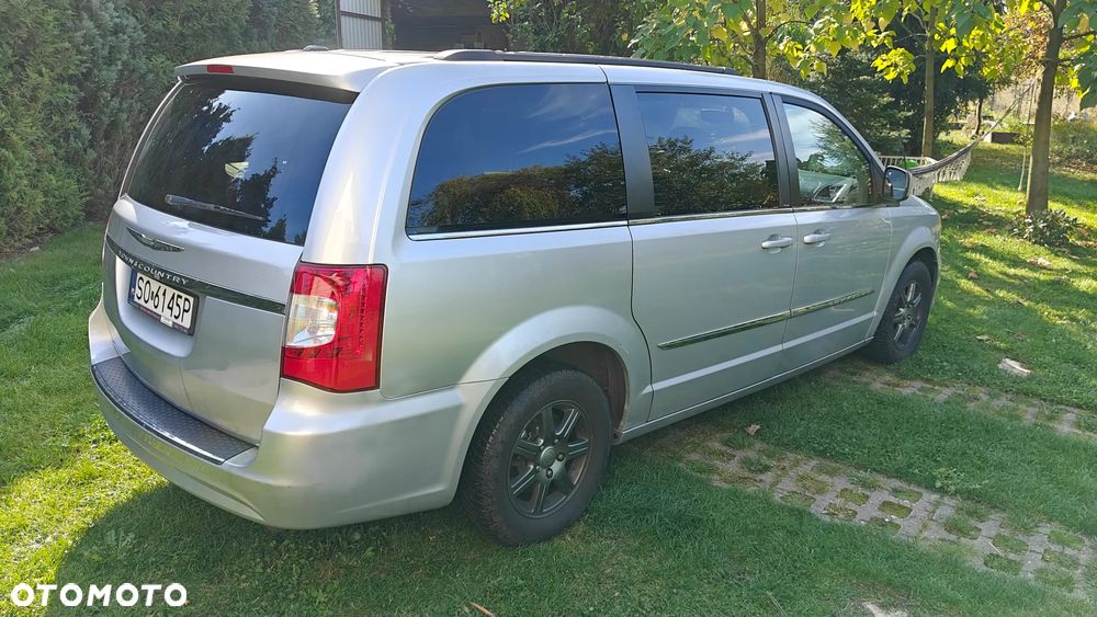 Chrysler Town & Country - 4