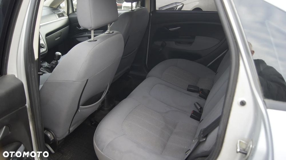 Fiat Linea 1.4 Active Euro5 - 9