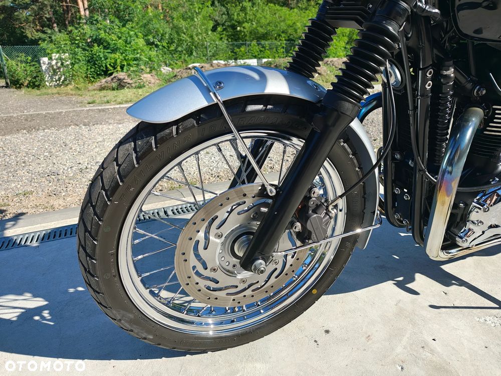 Triumph Bonneville - 9
