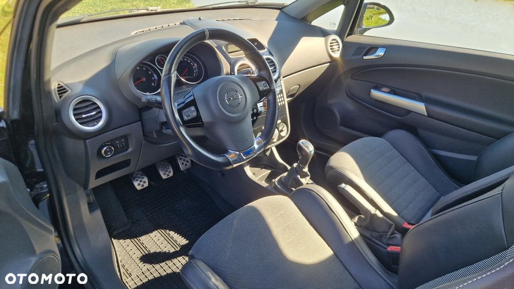 Opel Corsa 1.6 Turbo OPC - 33