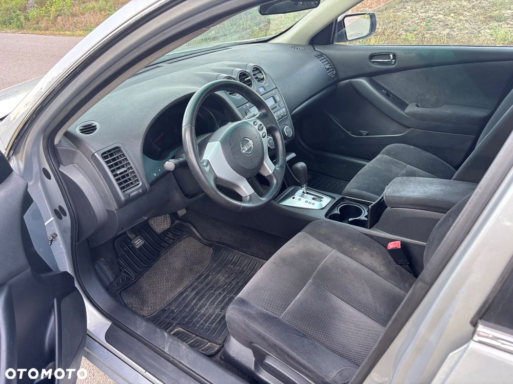 Nissan Altima - 5