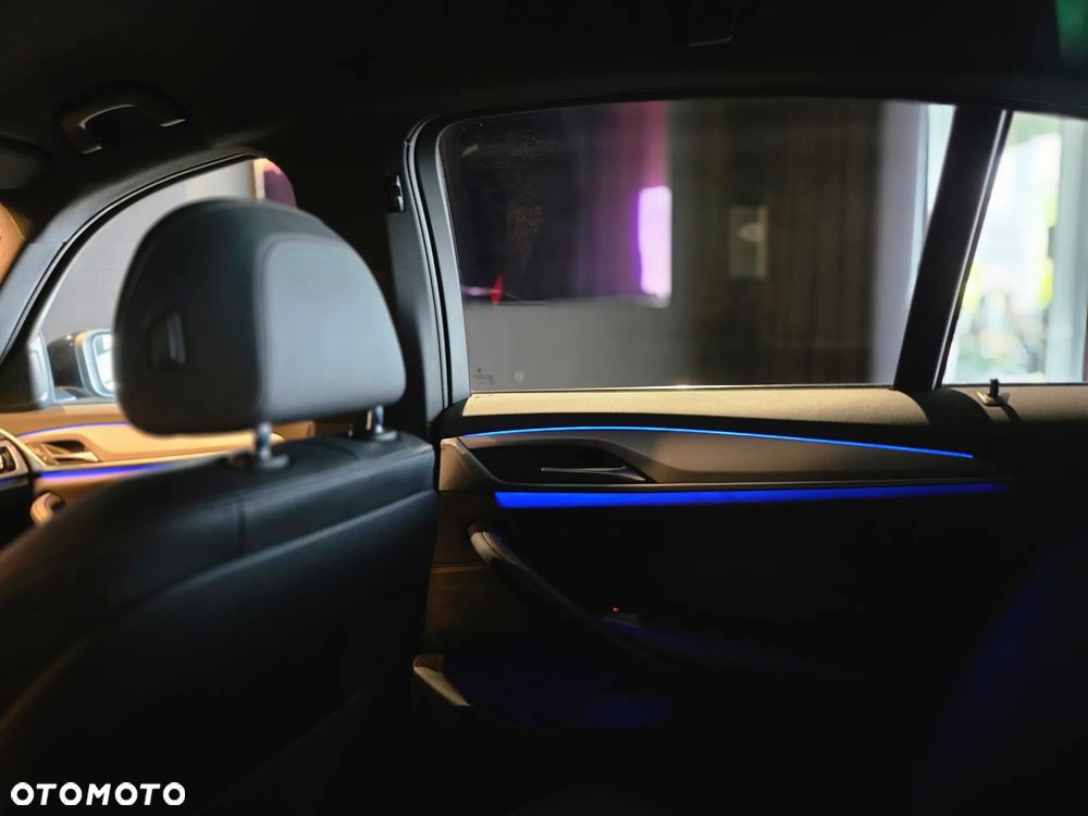 BMW Seria 5 520d xDrive MHEV - 24