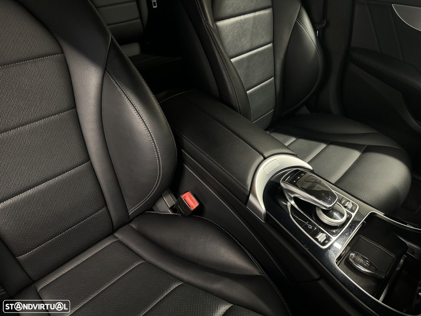 Mercedes-Benz C 300 h AMG Line - 27