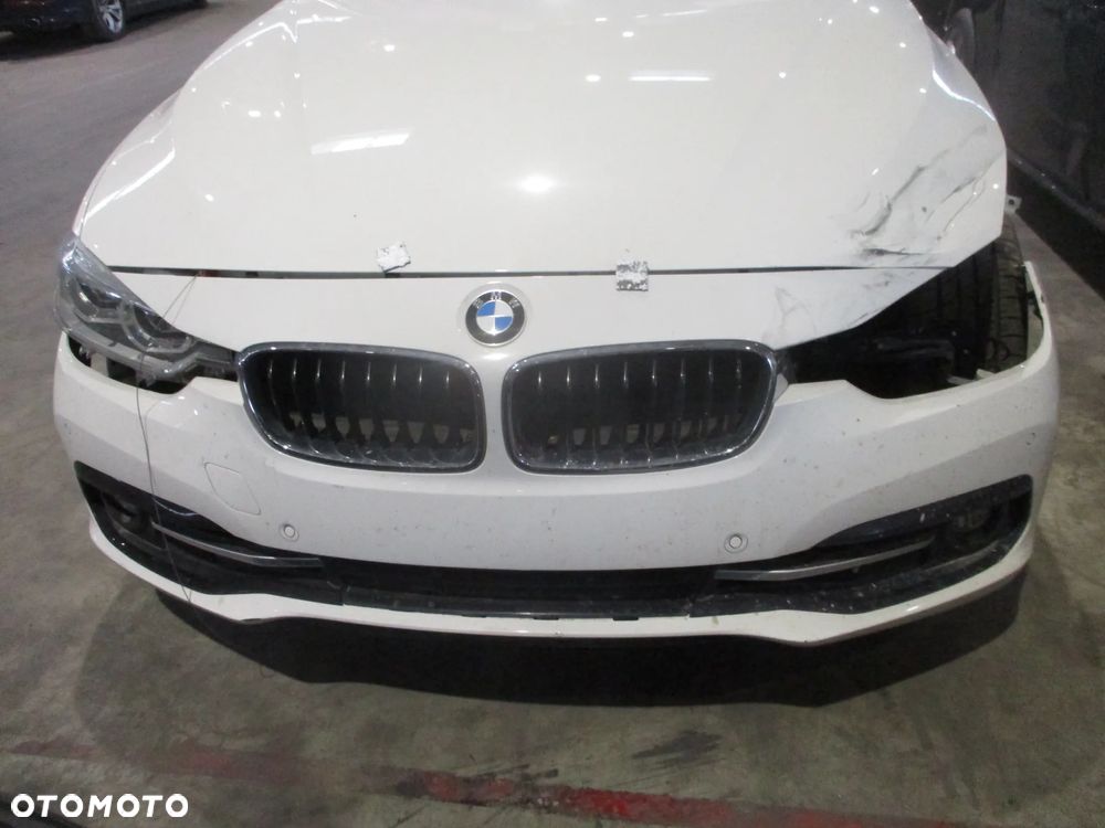 BMW Seria 3 330i Luxury Line sport - 22