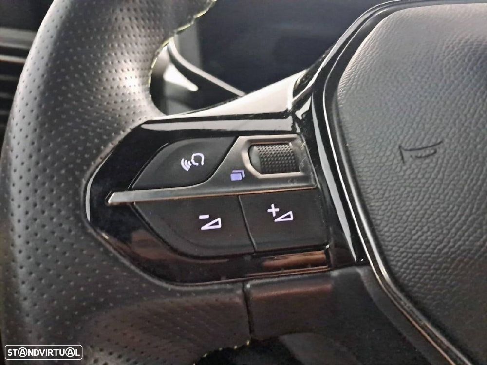 Peugeot e-208 50 kWh GT — fotografia 16