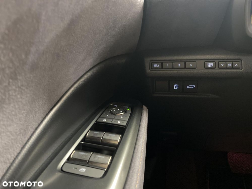 Lexus LBX 1.5 Hybrid Cool - 19