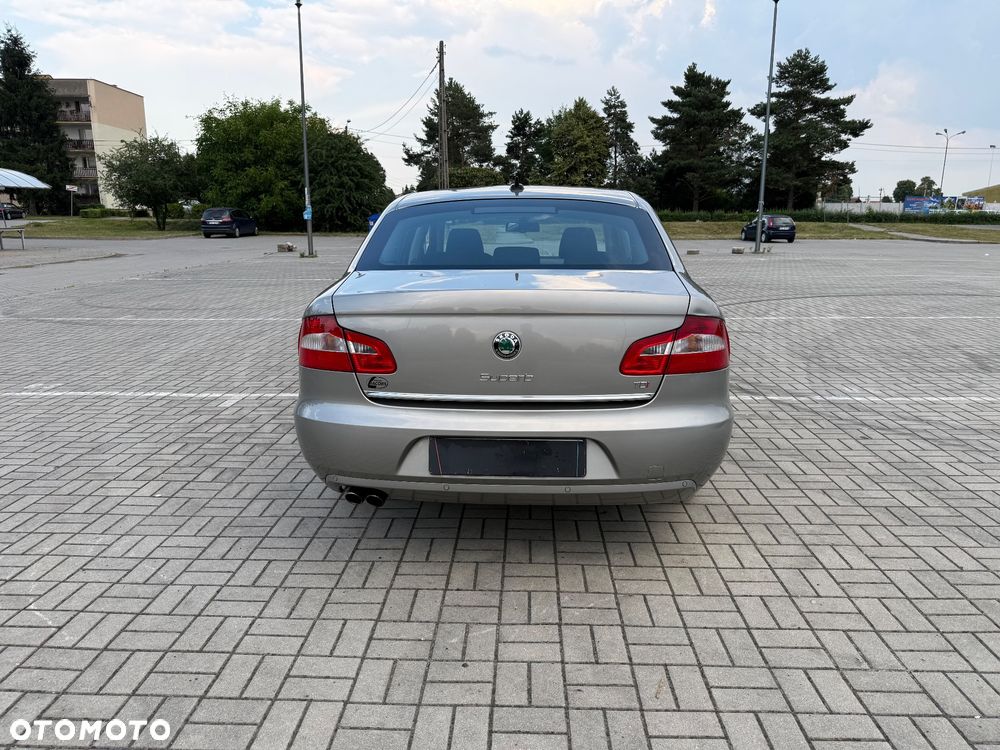 Skoda Superb 2.0 TDI DSG Elegance - 5