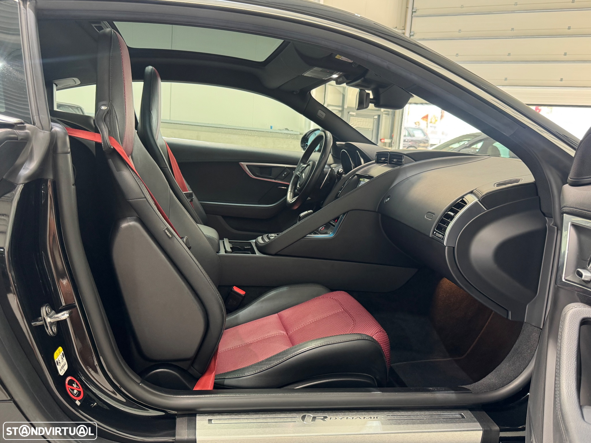 Jaguar F-Type 2.0 i4 R-Dynamic - 43