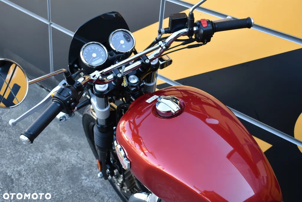 Royal Enfield Interceptor - 11