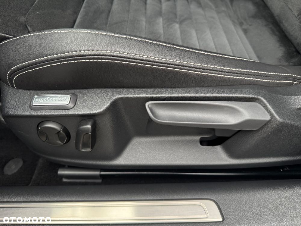 Volkswagen Passat 1.5 TSI EVO Elegance DSG - 17