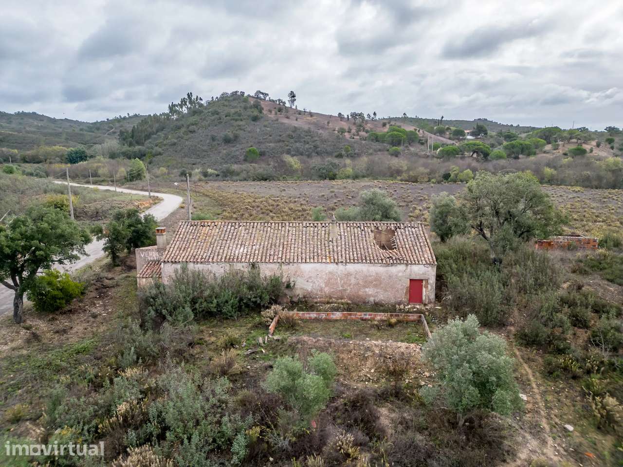 Moradia de 136 m2 para reabilitar em lote urbano de 960m2 num terreno - Grande imagem: 3/35