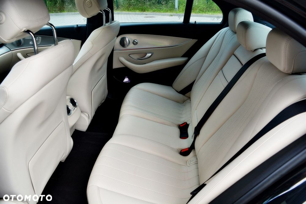Mercedes-Benz Klasa E 300 9G-TRONIC AMG Line - 20