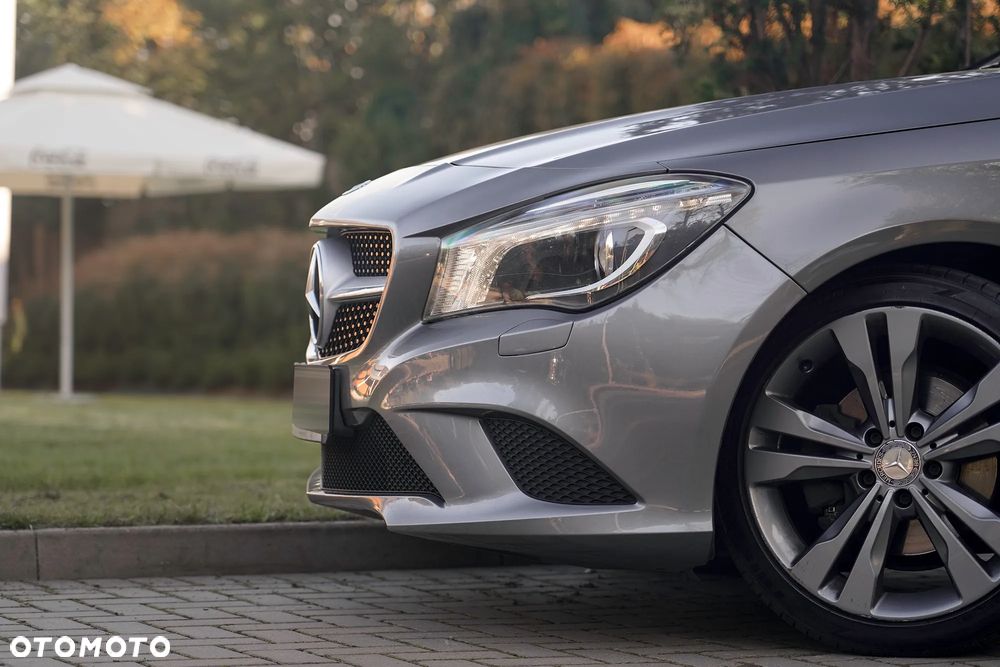 Mercedes-Benz CLA 180 AMG Line - 2