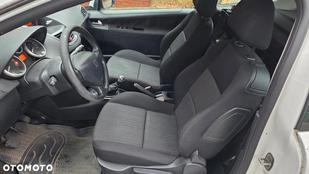 Peugeot 207 - 11