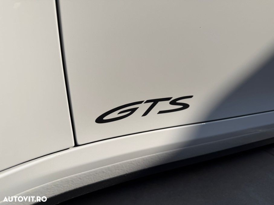 Porsche 911 Targa 4 GTS PDK - 9