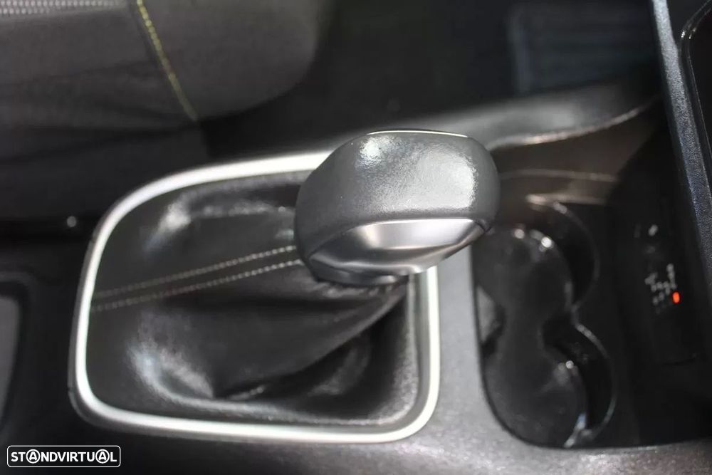 Citroën C3 1.2 PureTech Shine Pack EAT6 - 25