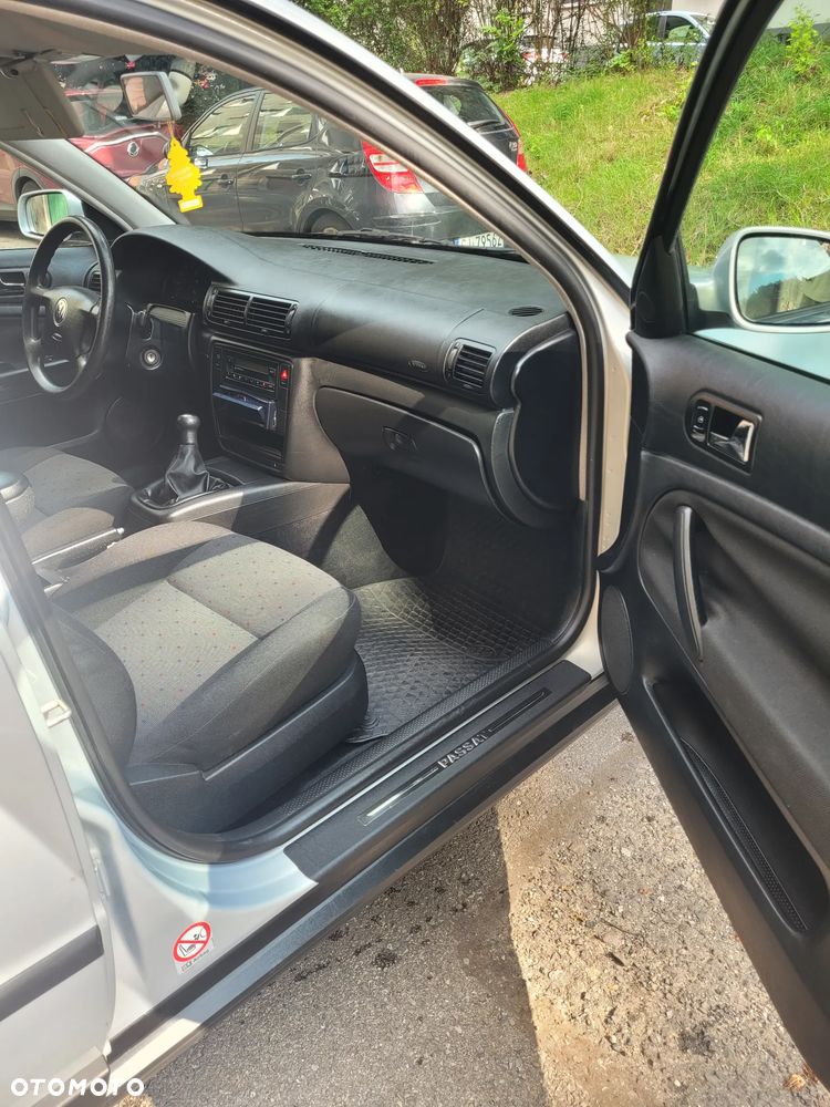 Volkswagen Passat 1.8 Comfortline - 16