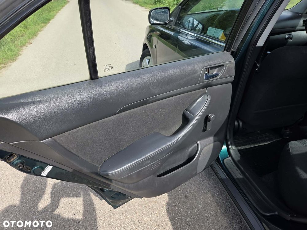 Toyota Avensis 1.8 VVT-i Terra - 15