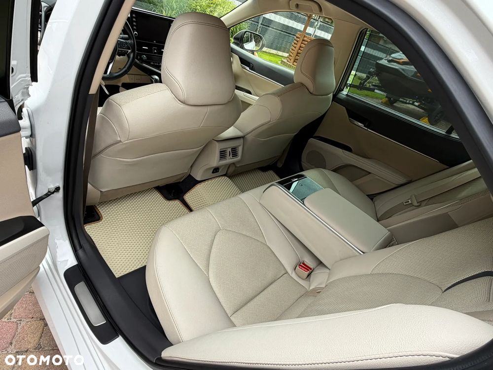 Toyota Camry 2.5 Hybrid Executive CVT - 10