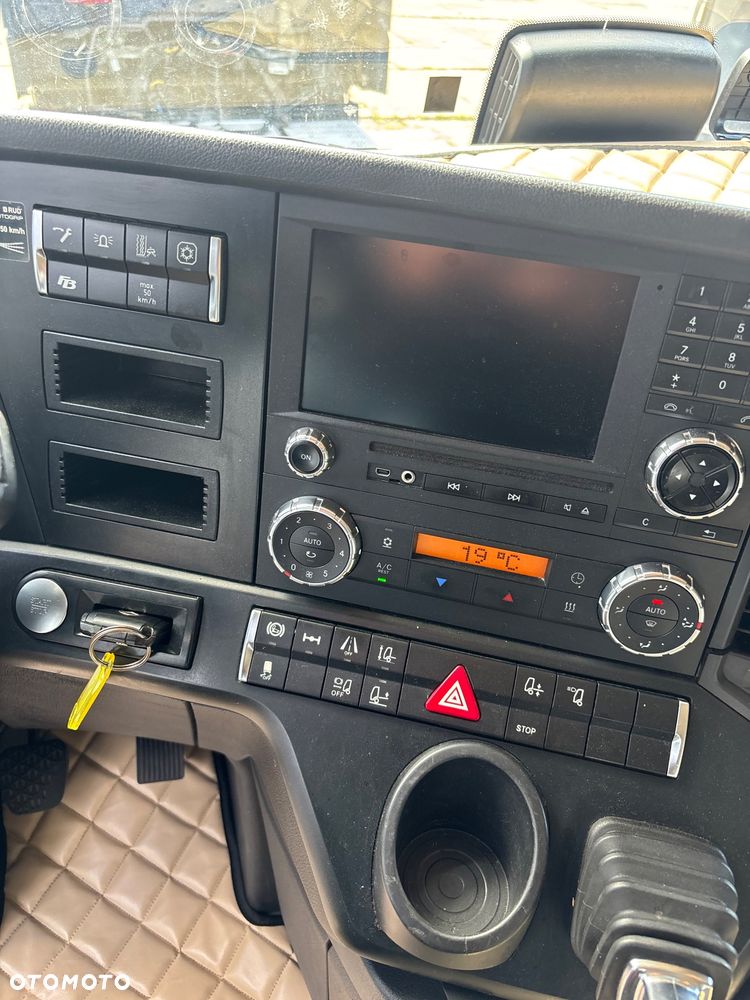 Mercedes-Benz actros - 28