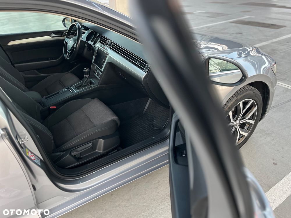 Volkswagen Passat 2.0 TDI SCR Comfortline - 33