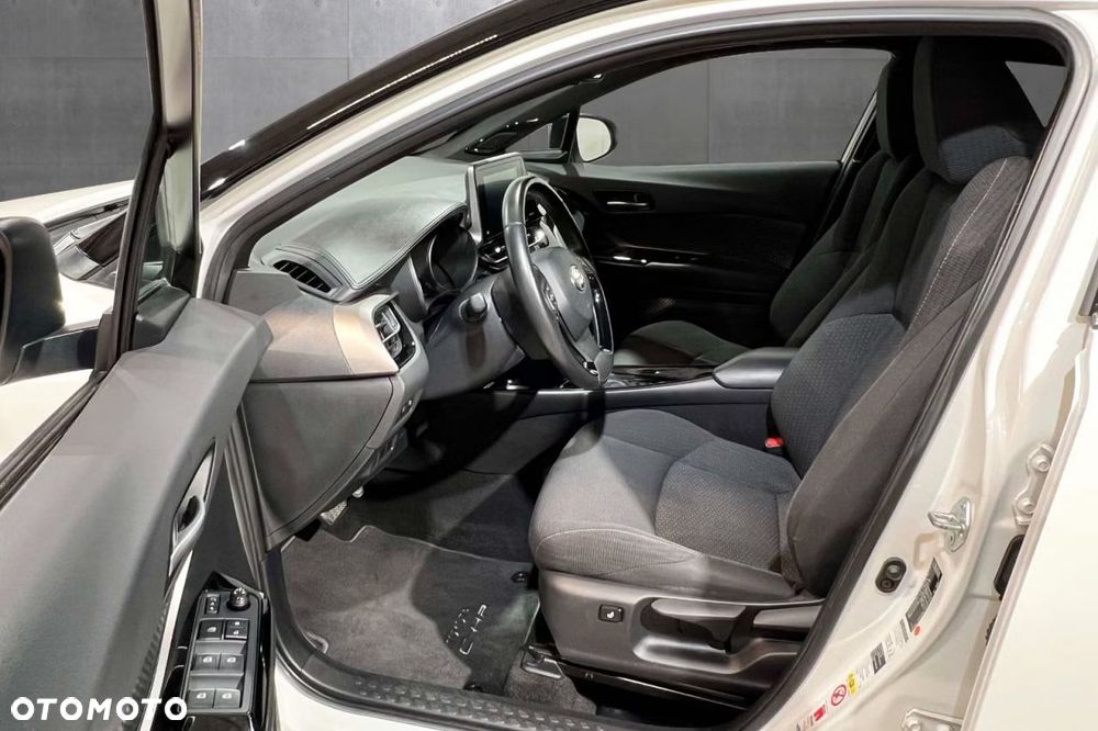 Toyota C-HR Lounge - 10