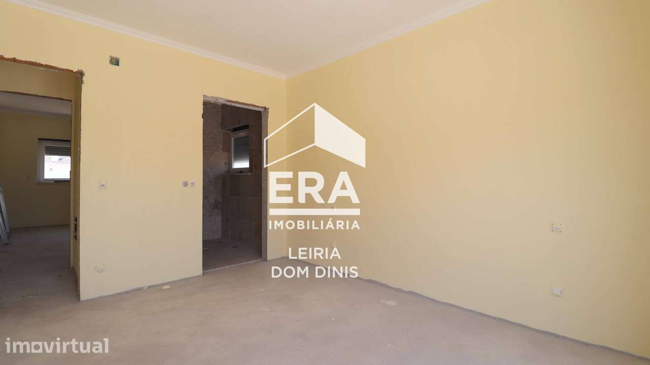 Moradia Isolada, 3 quartos, Leiria, Monte Real e Carvide - Grande imagem: 4/23