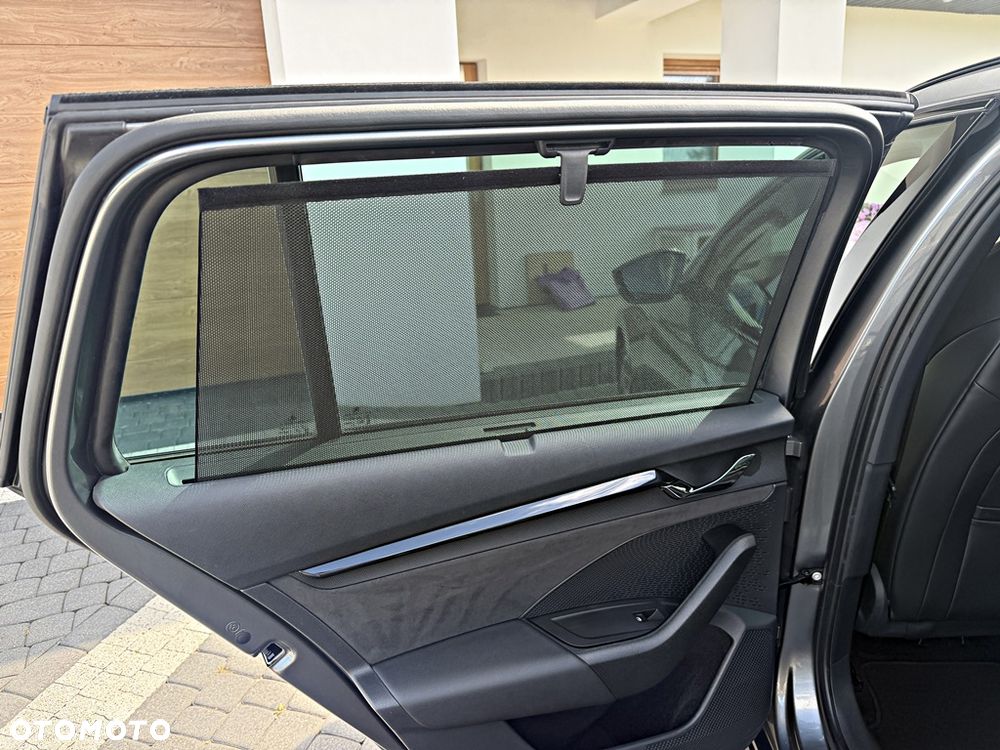 Skoda Octavia 2.0 TDI RS DSG - 32