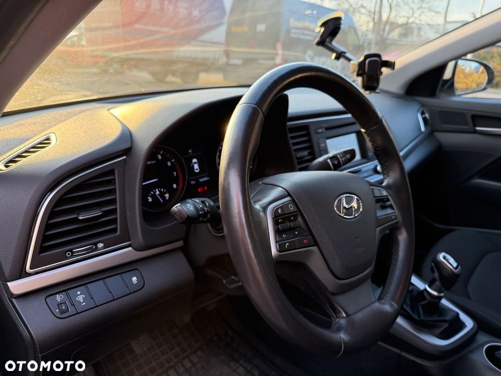 Hyundai Elantra 1.6 Comfort - 7
