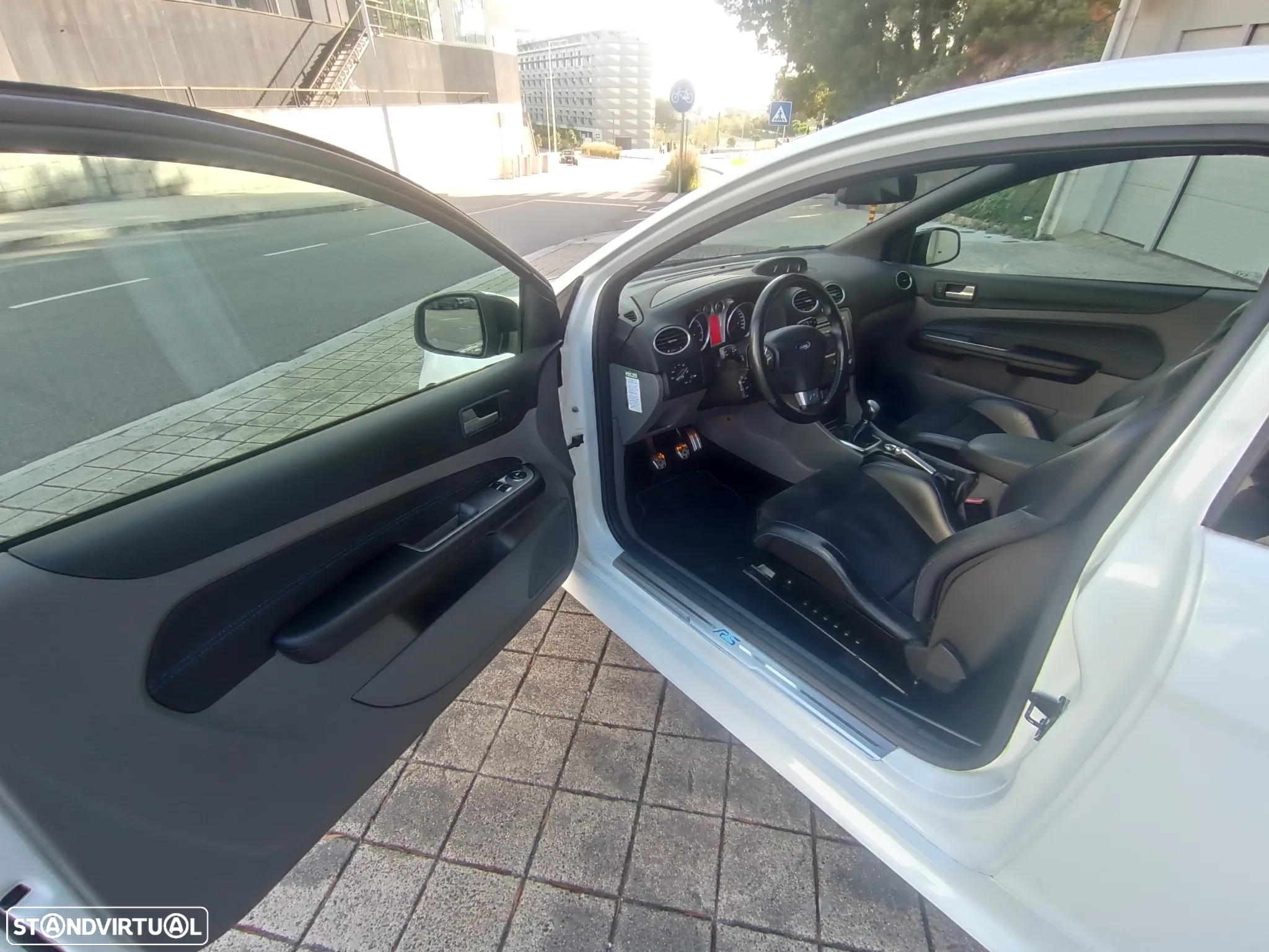 Ford Focus 2.5 T RS - 28