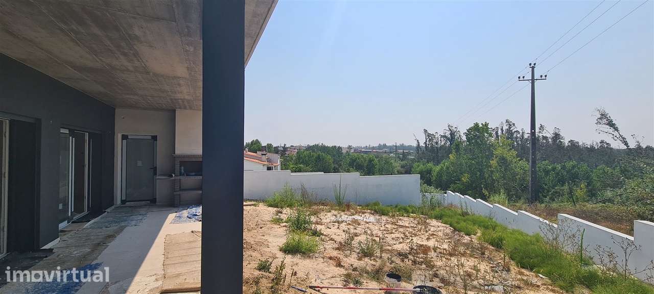 Moradia T3 Rés-do-Chão / Jardim - Grande imagem: 4/25