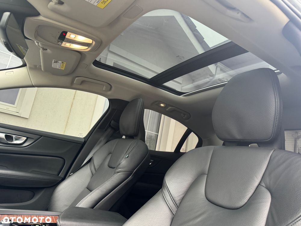 Volvo S60 B5 B AWD R-Design - 24