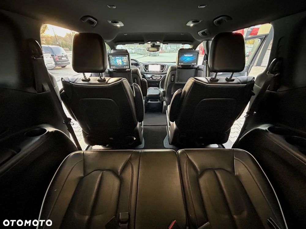 Chrysler Pacifica - 19