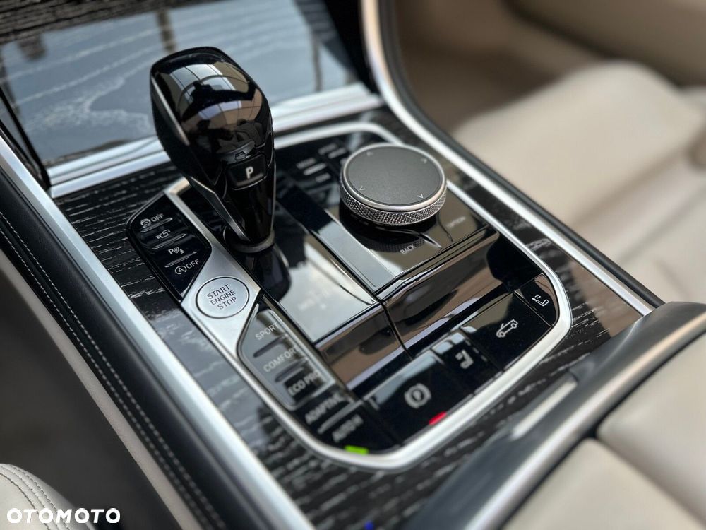 BMW Seria 8 - 36