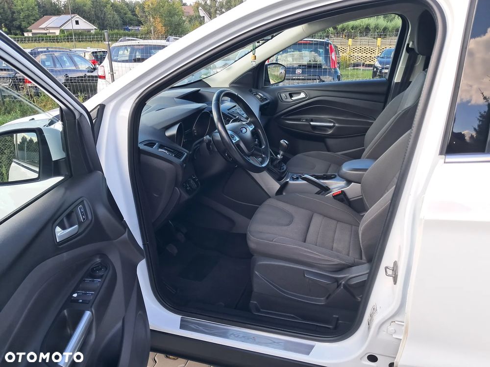 Ford Kuga 2.0 TDCi 2x4 Titanium - 12