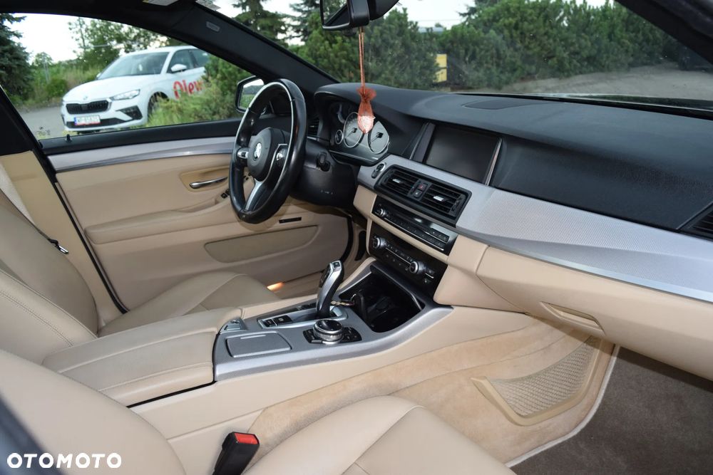 BMW Seria 5 535i Sport-Aut - 23