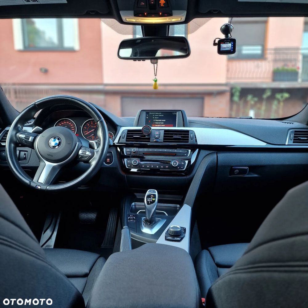 BMW Seria 3 330i xDrive M Sport - 24
